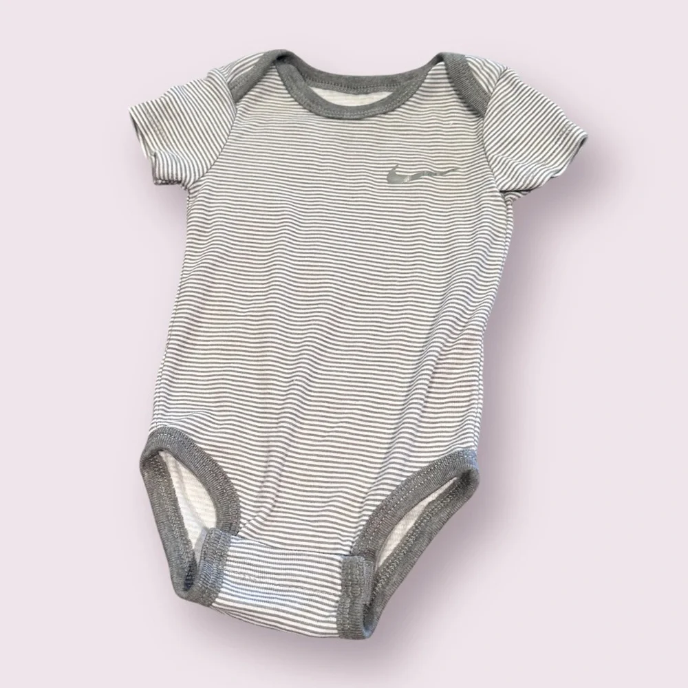 Nike Grey Baby One-Piece Bodysuit Set - 2 Pack Size 6 Months